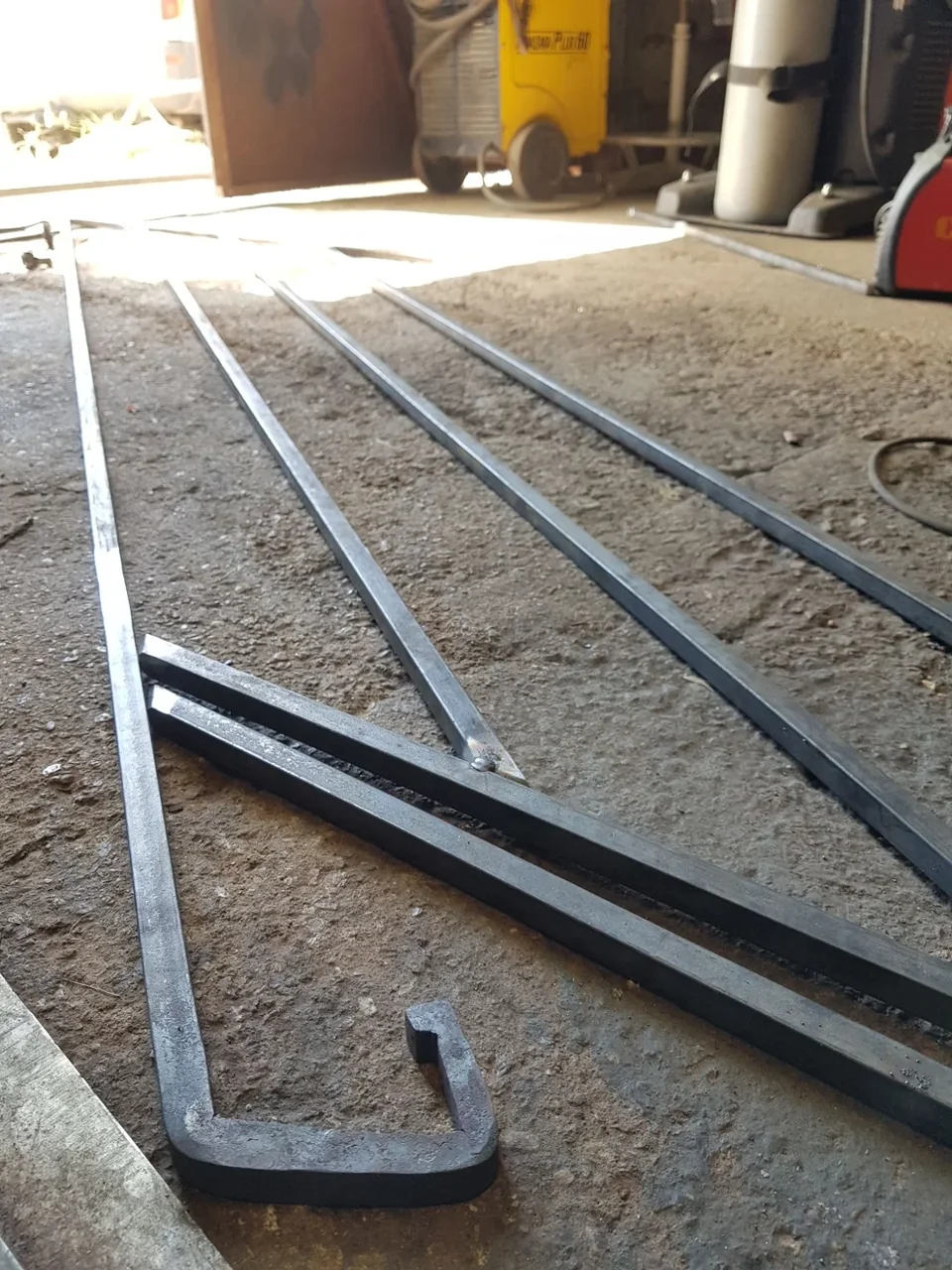 Rampe en fer plein pour escalier acier